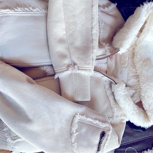 HOODED ZIP-UP SHEARLING JACKET - Picture 2 of 3